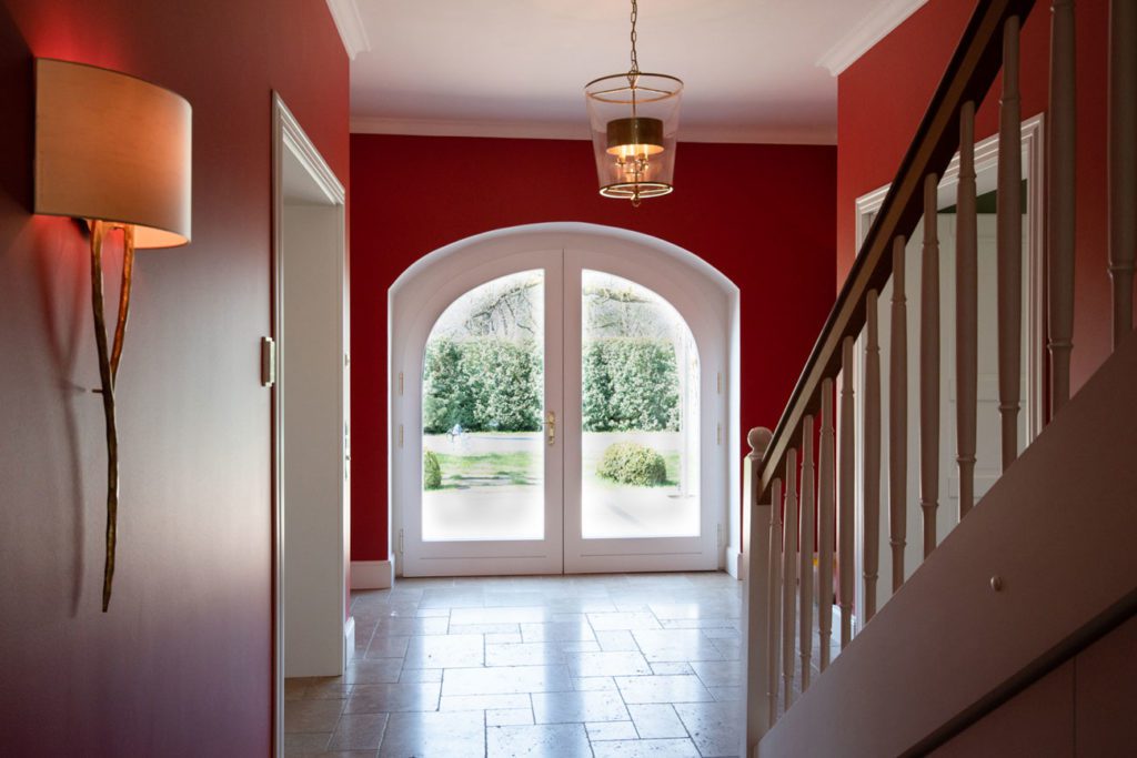Treppenhaus Rot und weis Eingangshalle